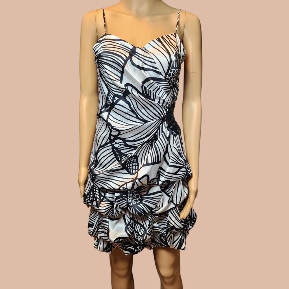 Vintage TABOO Black/White Spaghetti Strap/Zip Up Dress Size 9/10.
